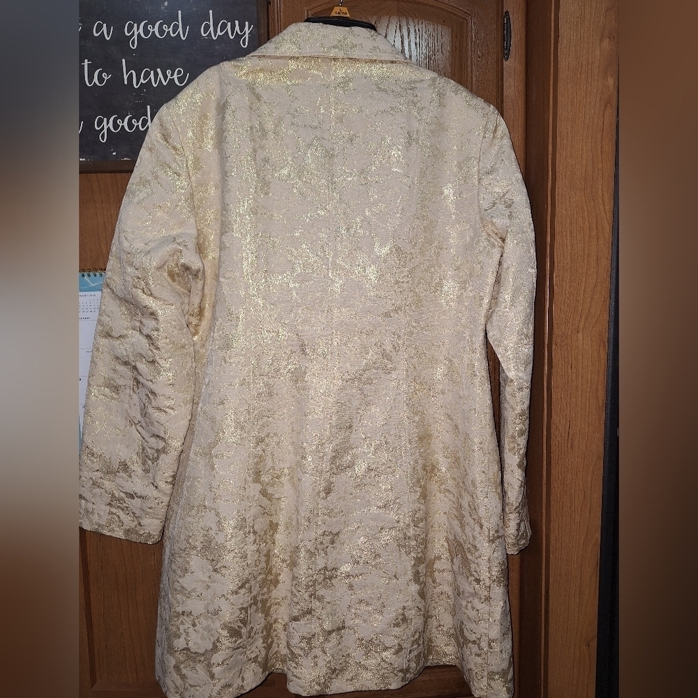 Chico's Gold embossed Women's Blazer with metallic gold highlights. Size… - Picture 4 of 8